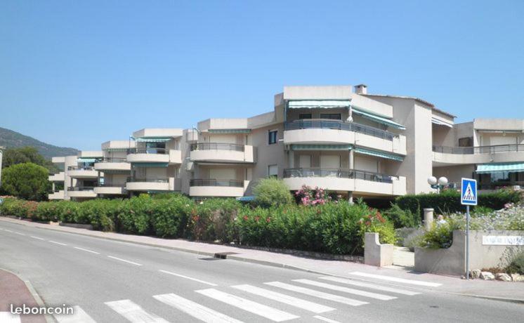 Studio De 27 M² + 70 M² De Jardin A 100 M Des Plages Cavalaire-sur-Mer Bagian luar foto